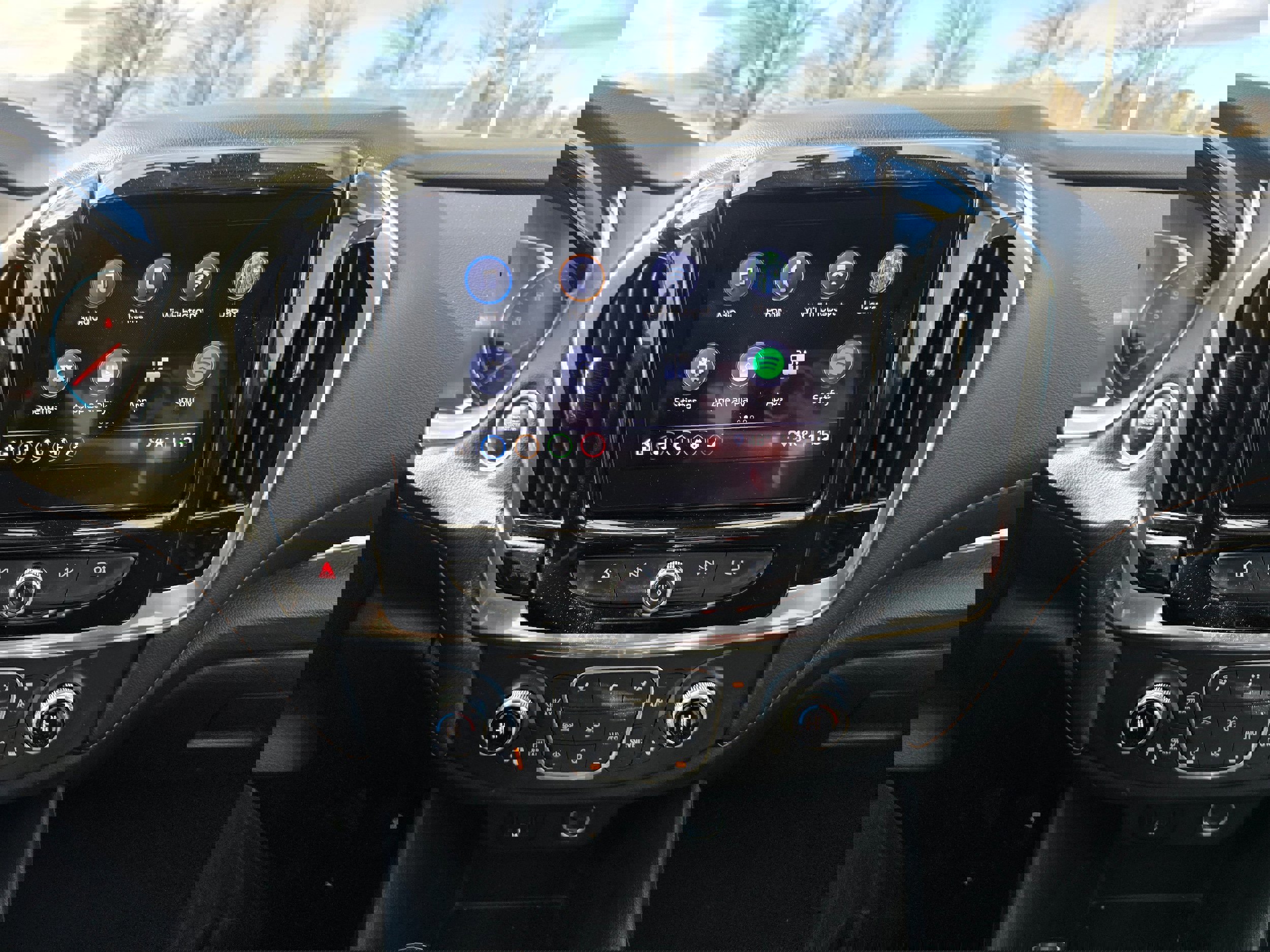 Used 2020 Chevrolet Traverse LT image 11