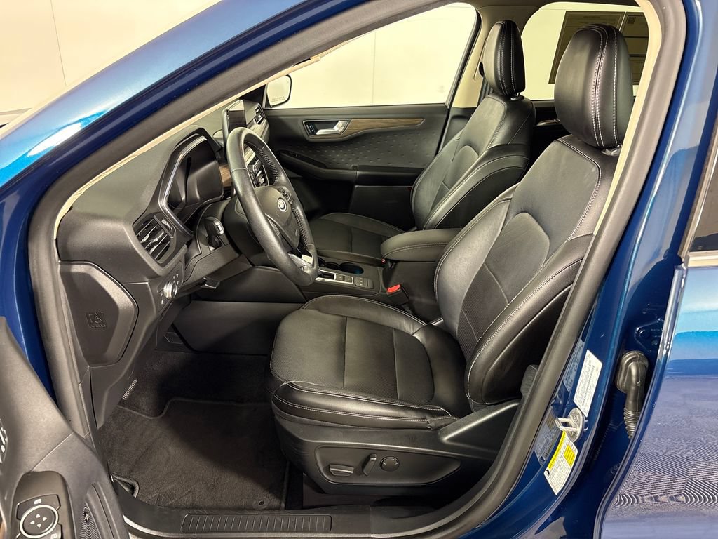 Certified 2020 Ford Escape Titanium w/ Titanium Premium Package 2.0 AWD/4WD image 23