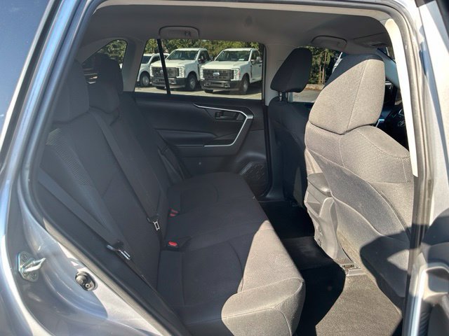 Used 2019 Toyota RAV4 LE FWD image 10