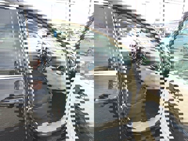 Used 2024 Chrysler Voyager LX image 17