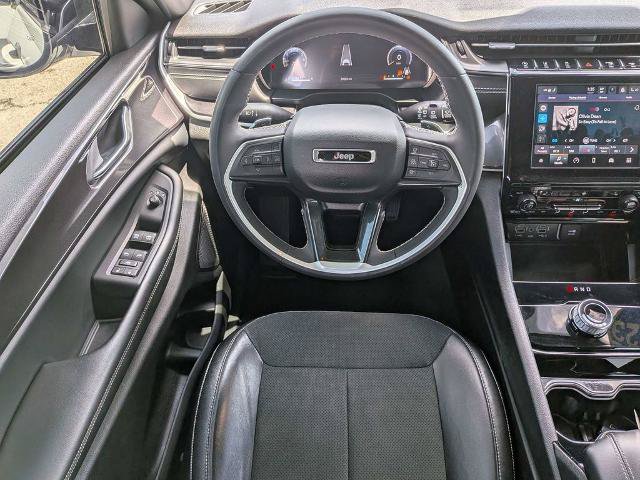 Used 2023 Jeep Grand Cherokee Altitude AWD/4WD image 15