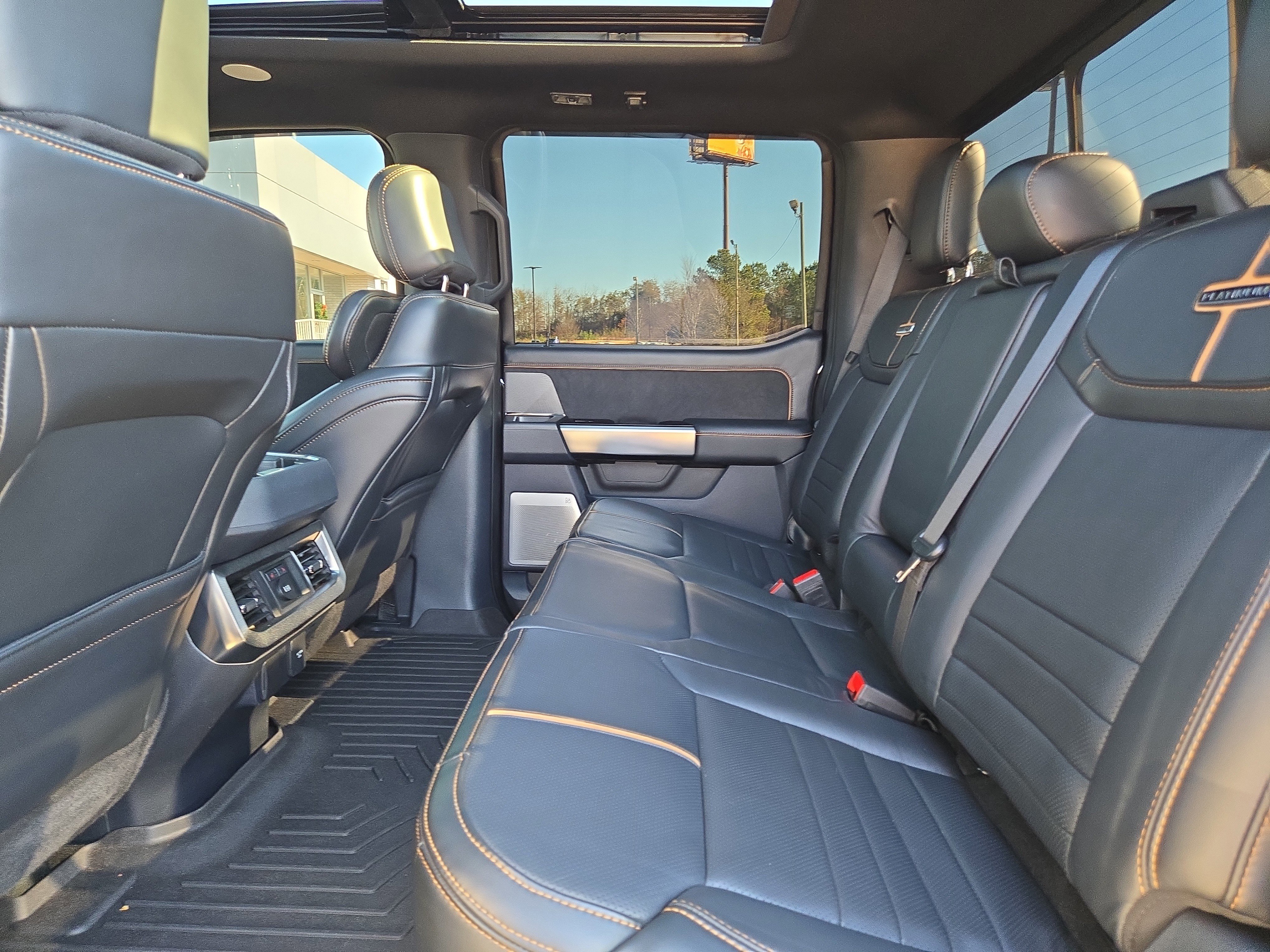 Certified 2023 Ford F450 Platinum w/ FX4 Off-Road Package image 15