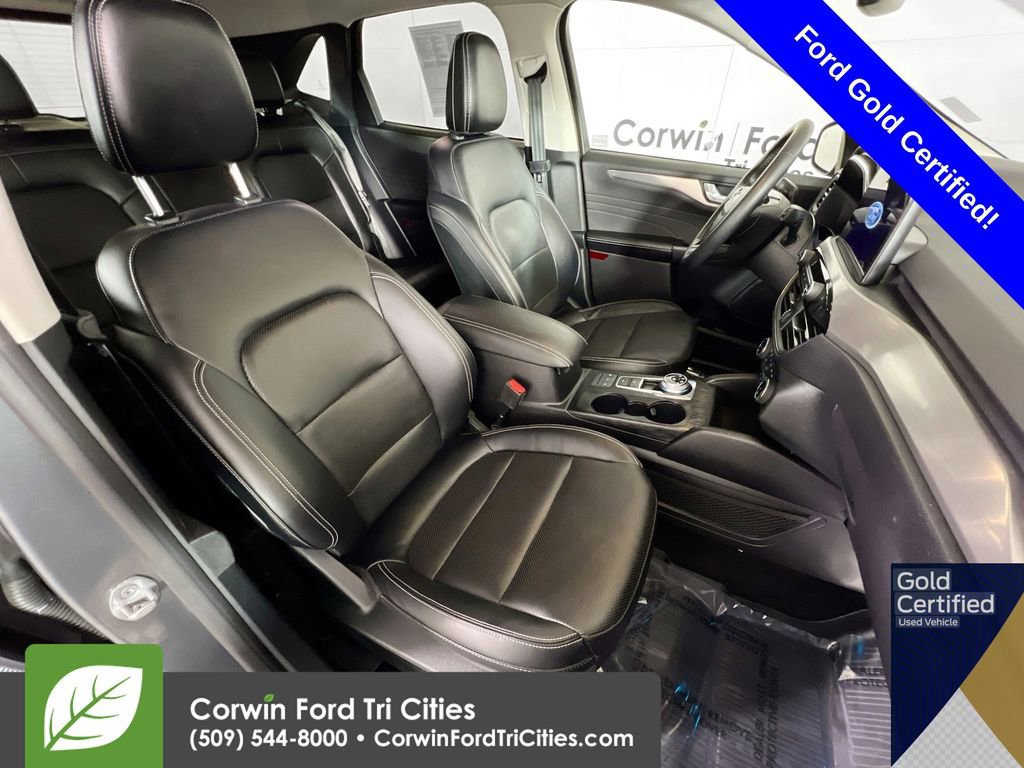 Certified 2022 Ford Escape Titanium w/ Class II Trailer Tow Package image 18