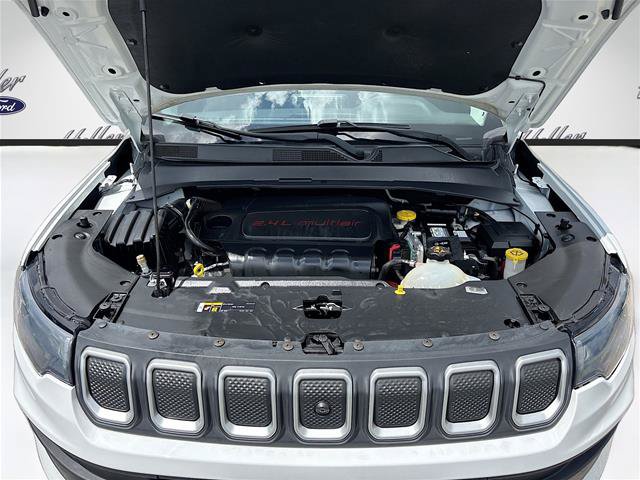 Used 2022 Jeep Compass Latitude w/ Sun and Sound Group AWD/4WD image 32