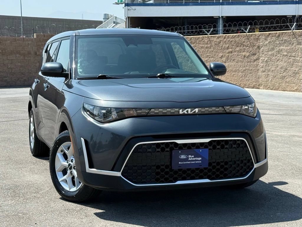 Used 2024 Kia Soul LX w/ Option Group 015 FWD image 3