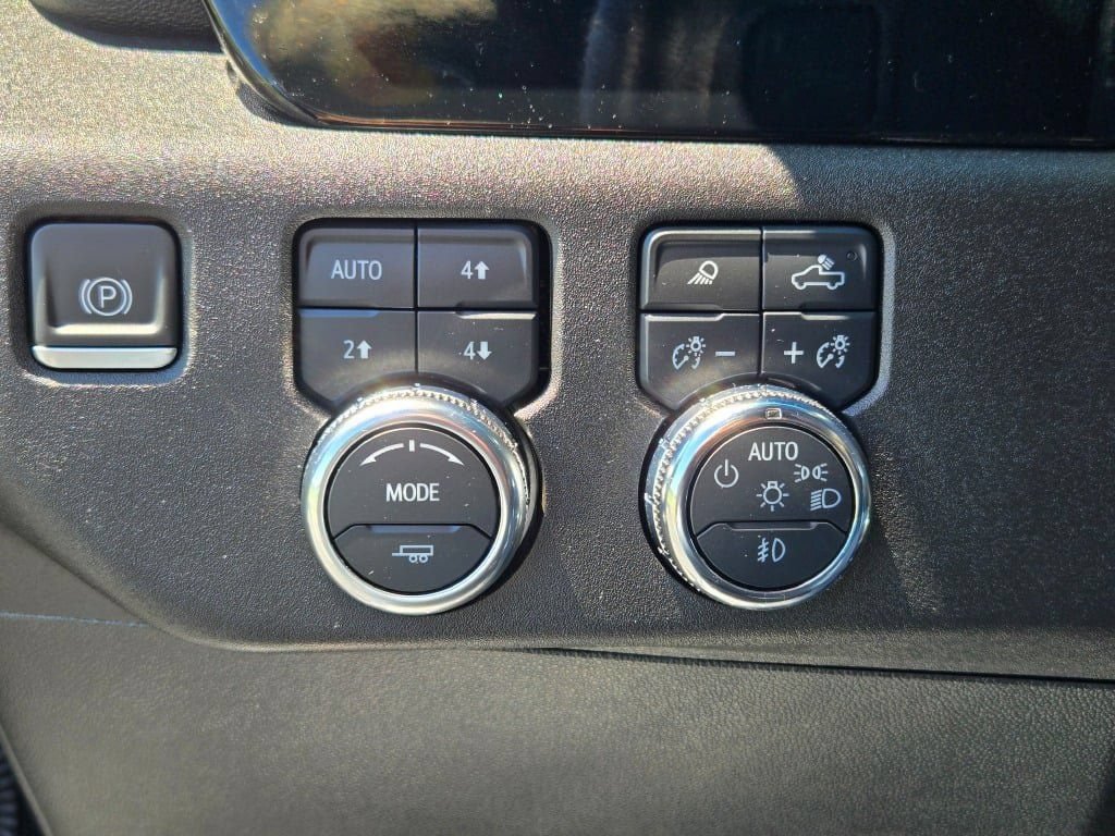Used 2024 GMC Sierra 2500 SLT w/ SLT Premium Package AWD/4WD image 35