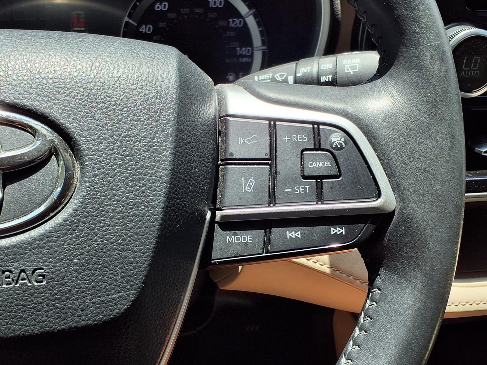 Used 2023 Toyota Highlander XLE FWD image 22