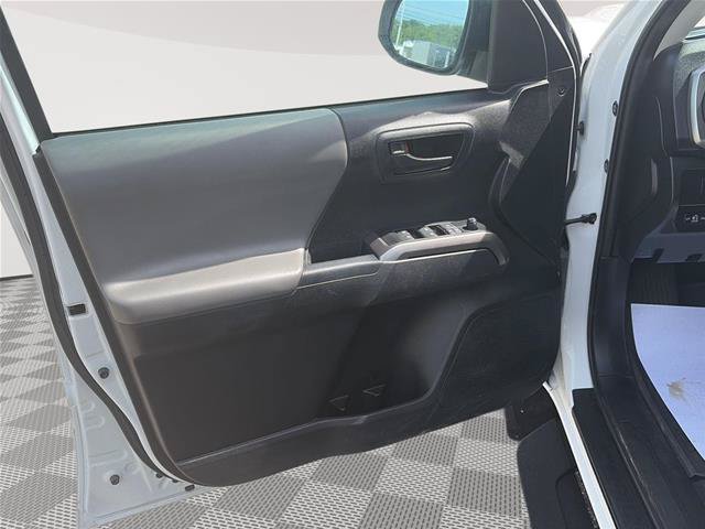 Used 2022 Toyota Tacoma SR5 w/ Technology Package AWD/4WD image 19