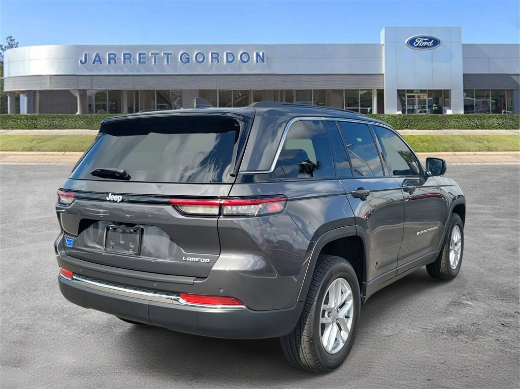 Used 2024 Jeep Grand Cherokee Laredo X image 3