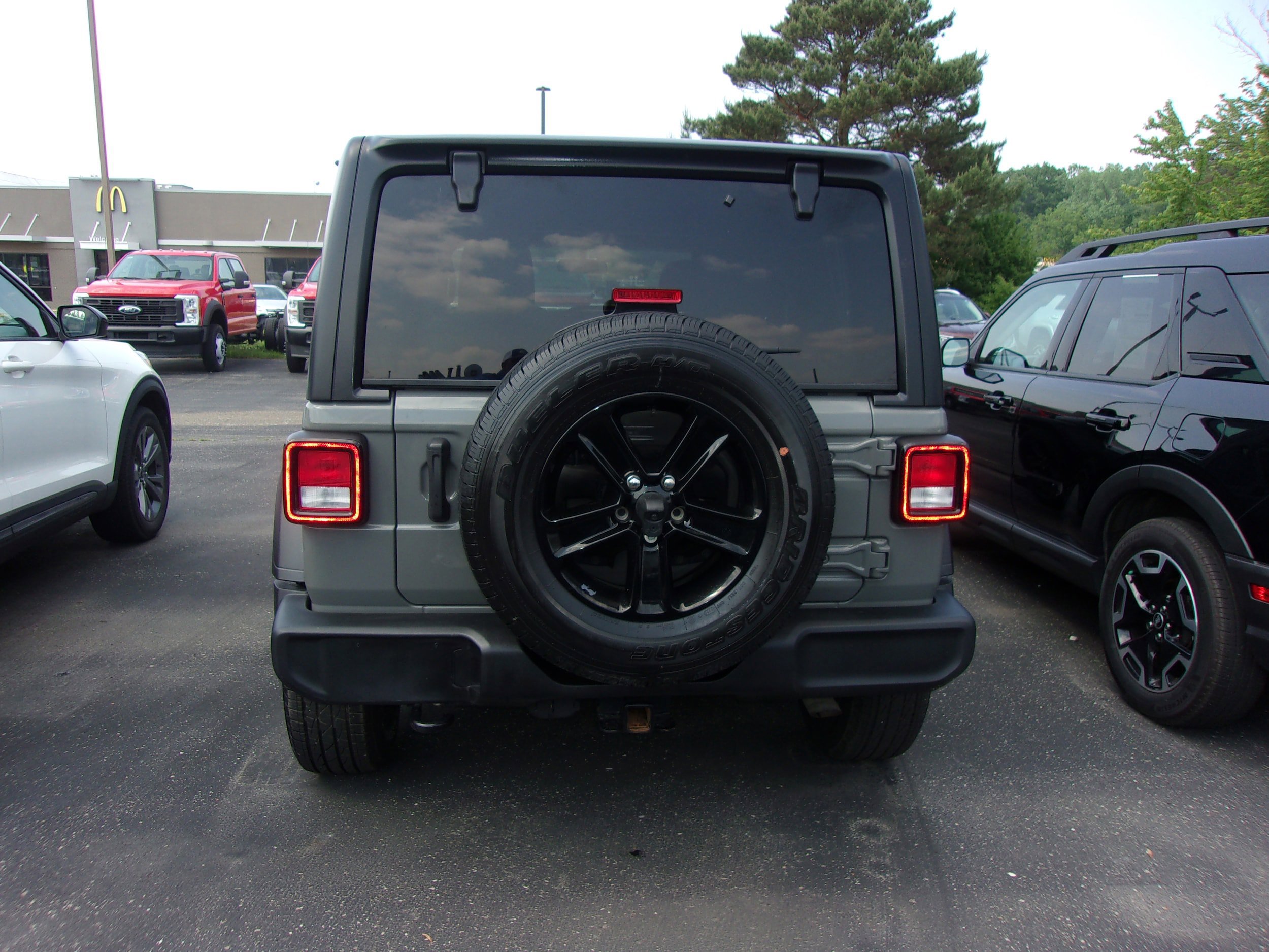 Used 2022 Jeep Wrangler Unlimited Sport AWD/4WD image 4