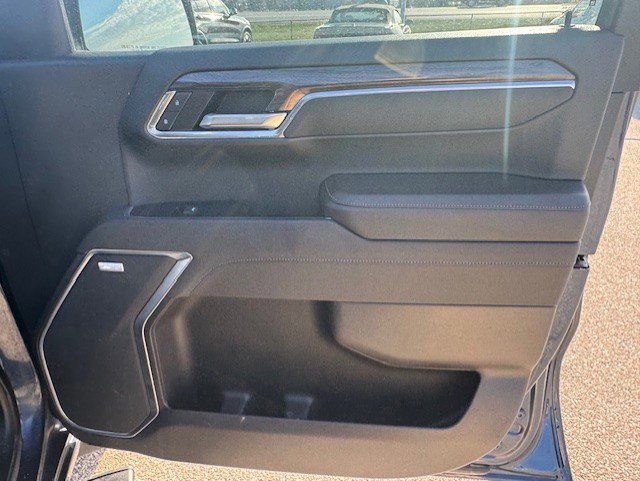 Used 2023 Chevrolet Silverado 1500 LTZ image 32