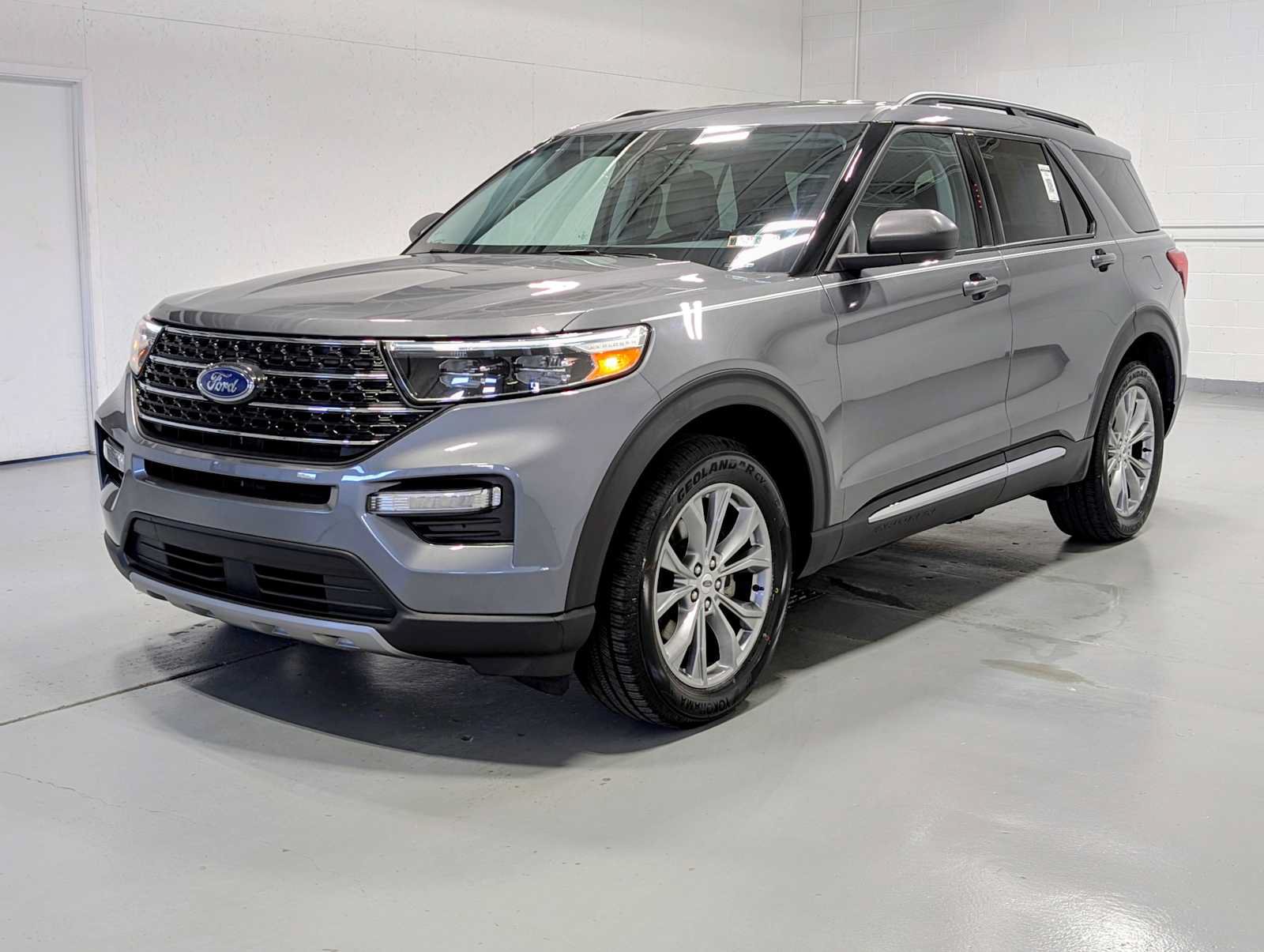 Certified 2023 Ford Explorer XLT w/ Equipment Group 202A