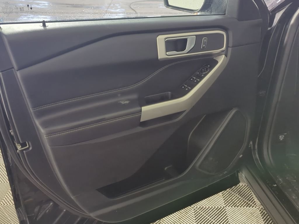Certified 2022 Ford Explorer XLT w/ Equipment Group 202A image 12