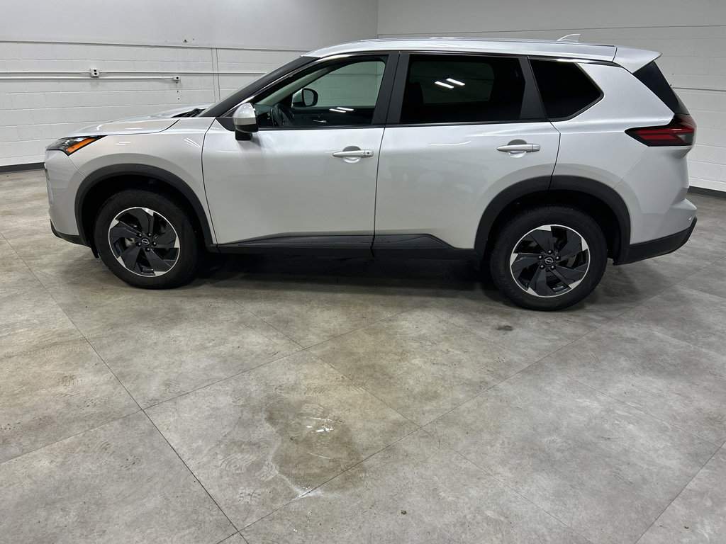 Used 2024 Nissan Rogue S FWD image 8