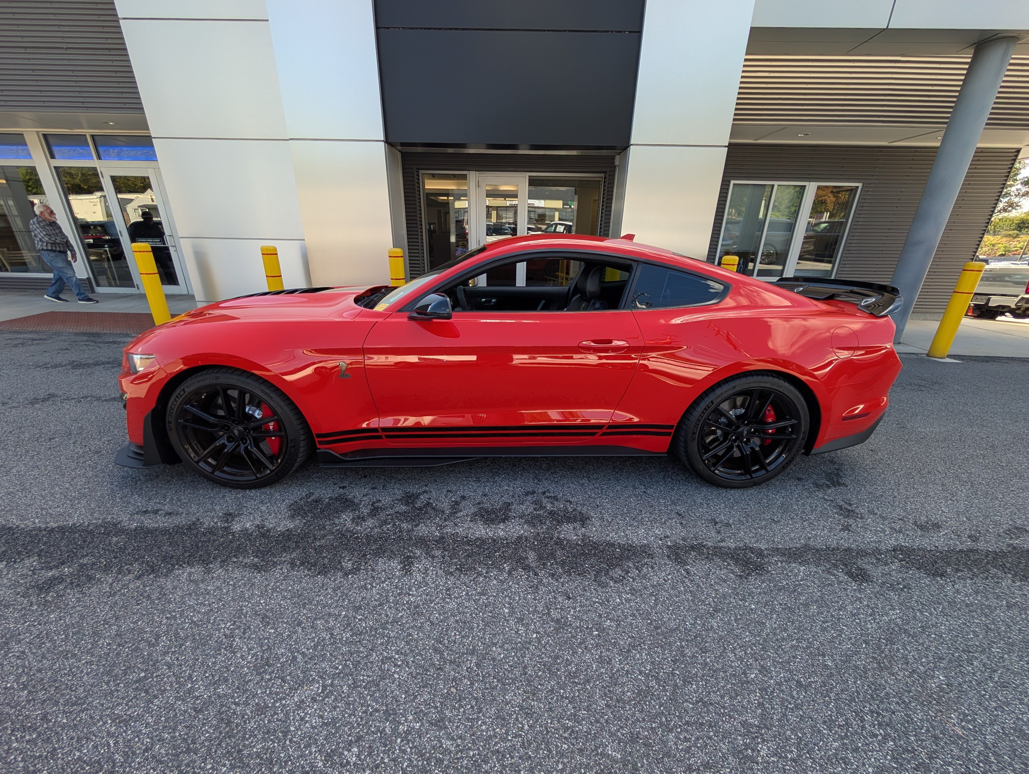 Certified 2022 Ford Mustang Shelby GT500 w/ Technology Package RWD image 3
