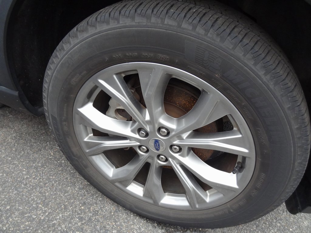 Certified 2022 Ford Explorer XLT w/ Equipment Group 202A image 10