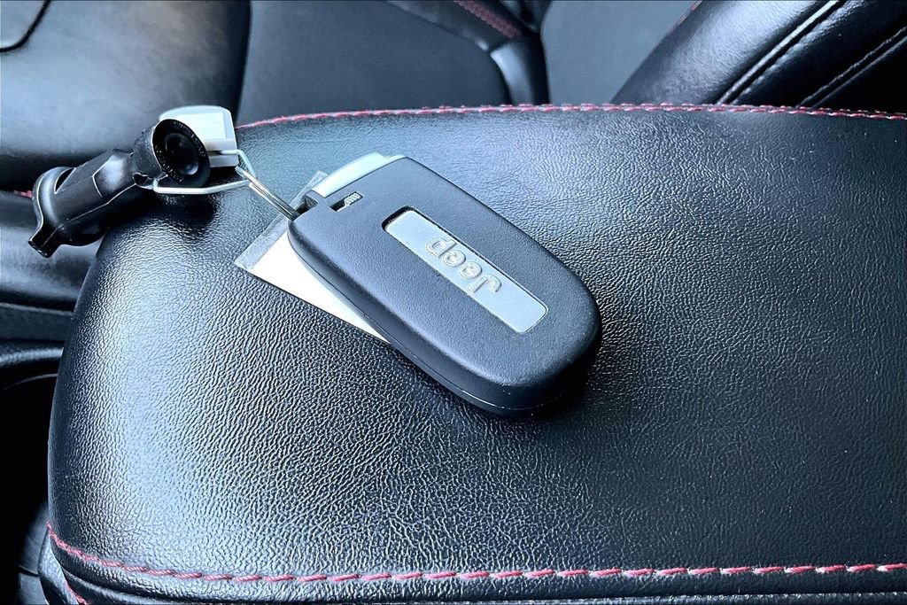 Used 2020 Jeep Cherokee Trailhawk w/ Cold Weather Group AWD/4WD image 11