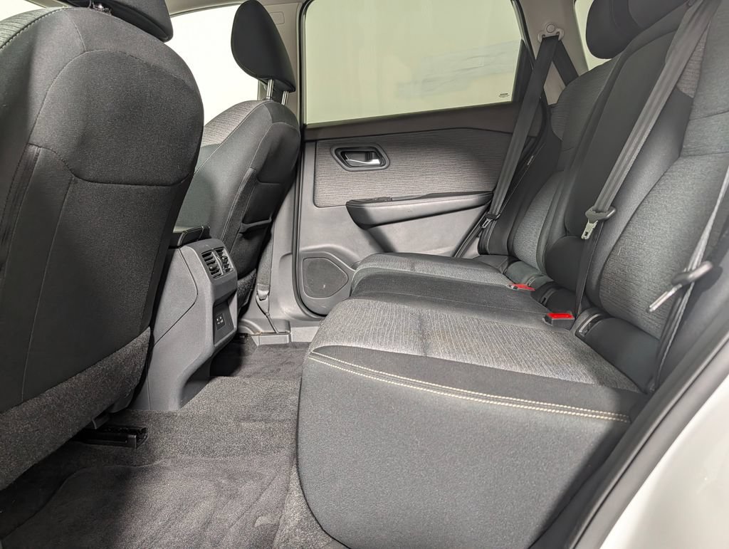 Used 2023 Nissan Rogue SV FWD image 13