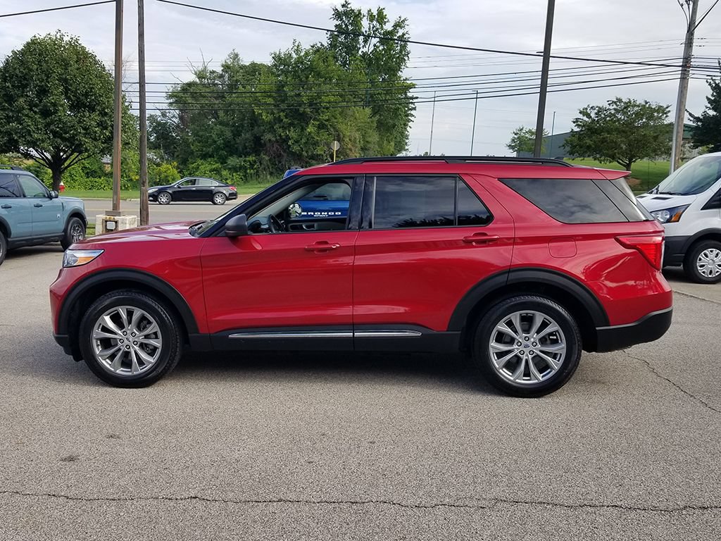 Certified 2023 Ford Explorer XLT w/ Equipment Group 202A AWD/4WD image 8