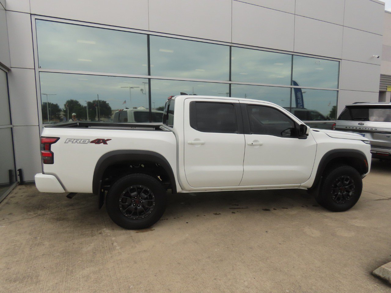 Used 2023 Nissan Frontier PRO-4X w/ Pro-4X Premium Package AWD/4WD image 10
