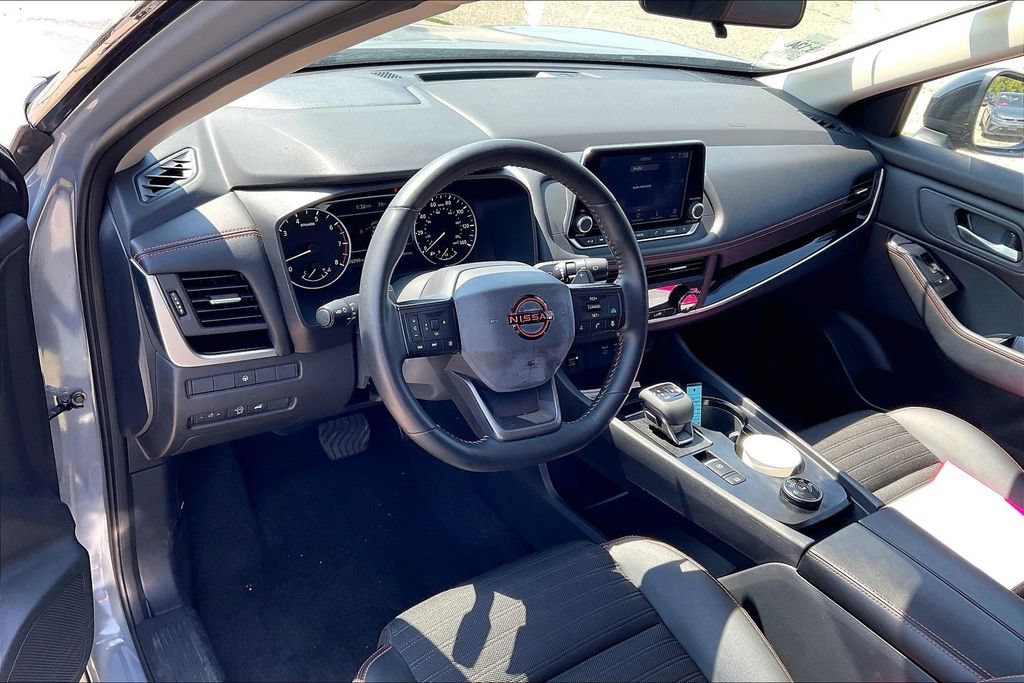 Used 2025 Nissan Rogue SV AWD/4WD image 7