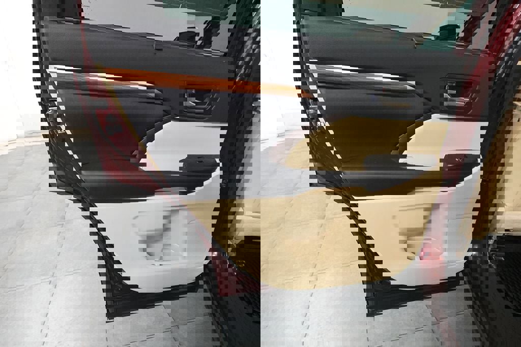 Used 2018 Toyota Highlander Limited Platinum w/ Carpet Mat Package (TMS) image 27