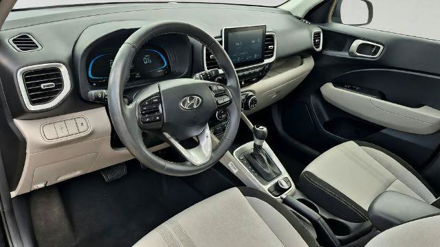 Used 2025 Hyundai Venue SEL FWD image 9