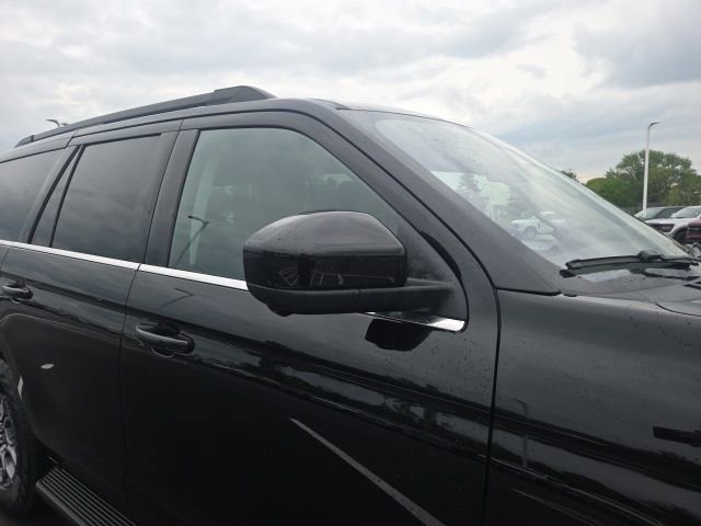 Certified 2025 Ford Expedition Active AWD/4WD image 5