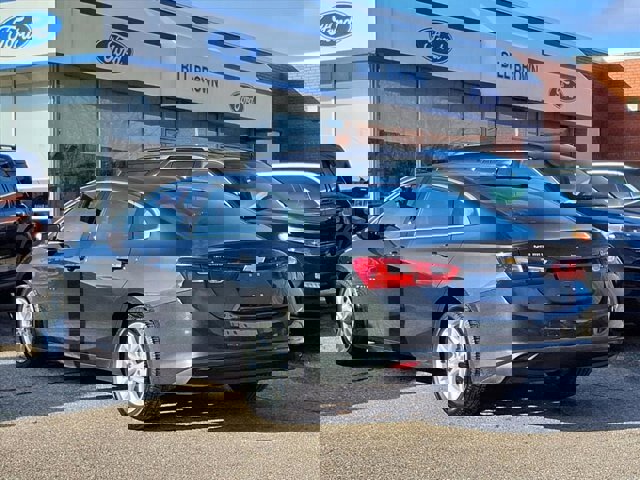 Used 2018 Chevrolet Malibu LT image 3