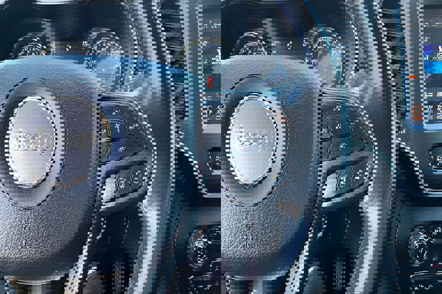 Used 2021 Jeep Cherokee Trailhawk w/ Technology Group image 23