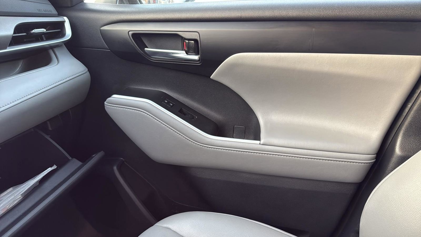 Used 2021 Toyota Highlander XLE image 22