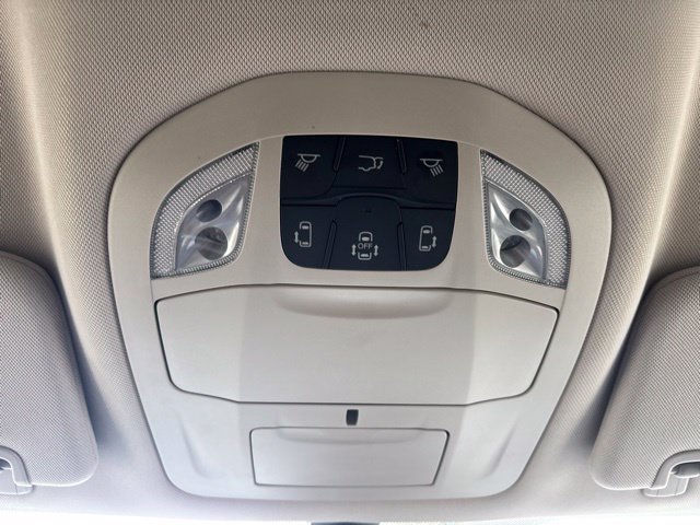 Used 2024 Chrysler Pacifica Limited FWD image 29