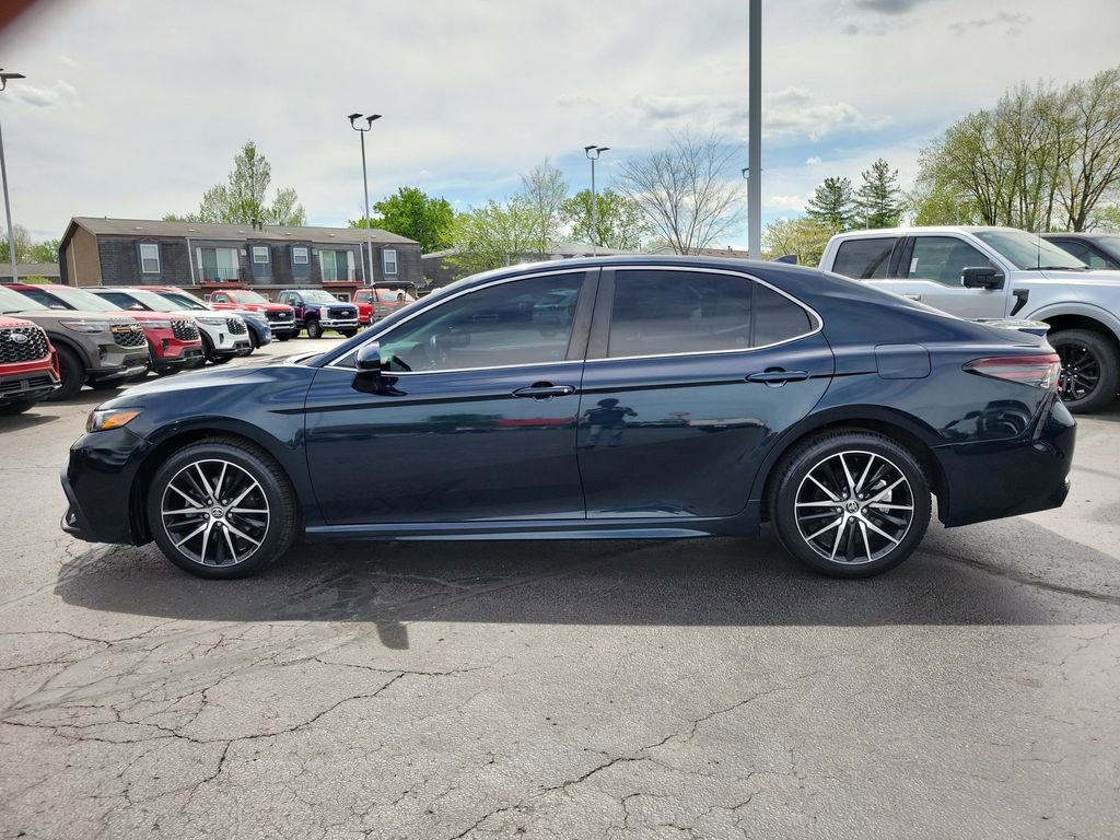 Used 2021 Toyota Camry SE FWD image 2