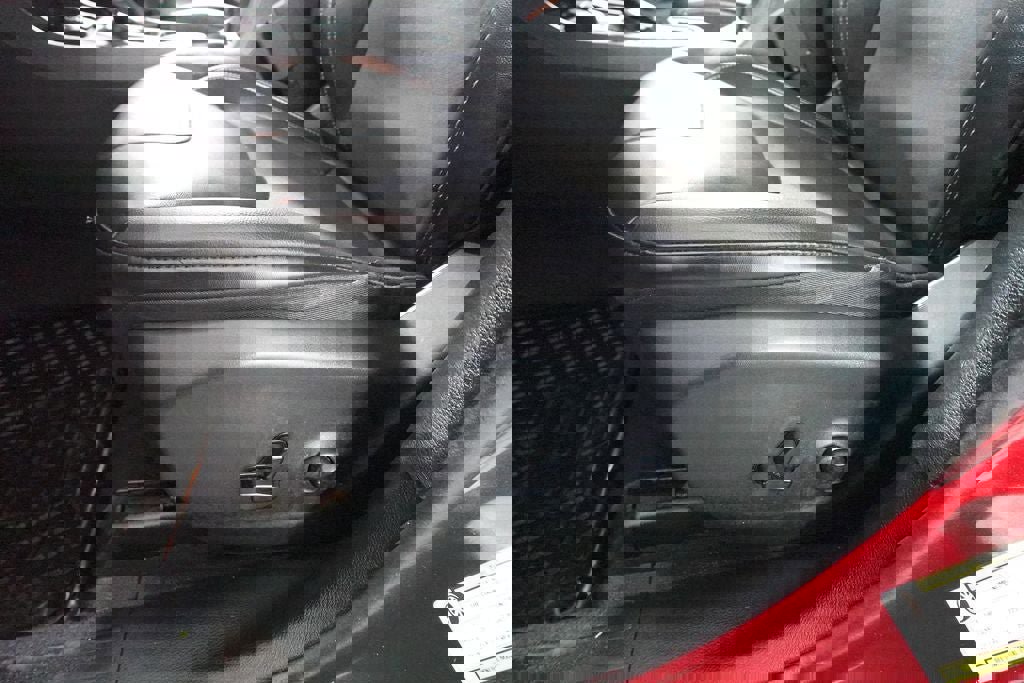 Used 2019 Jeep Cherokee Latitude Plus w/ Cold Weather Group image 11