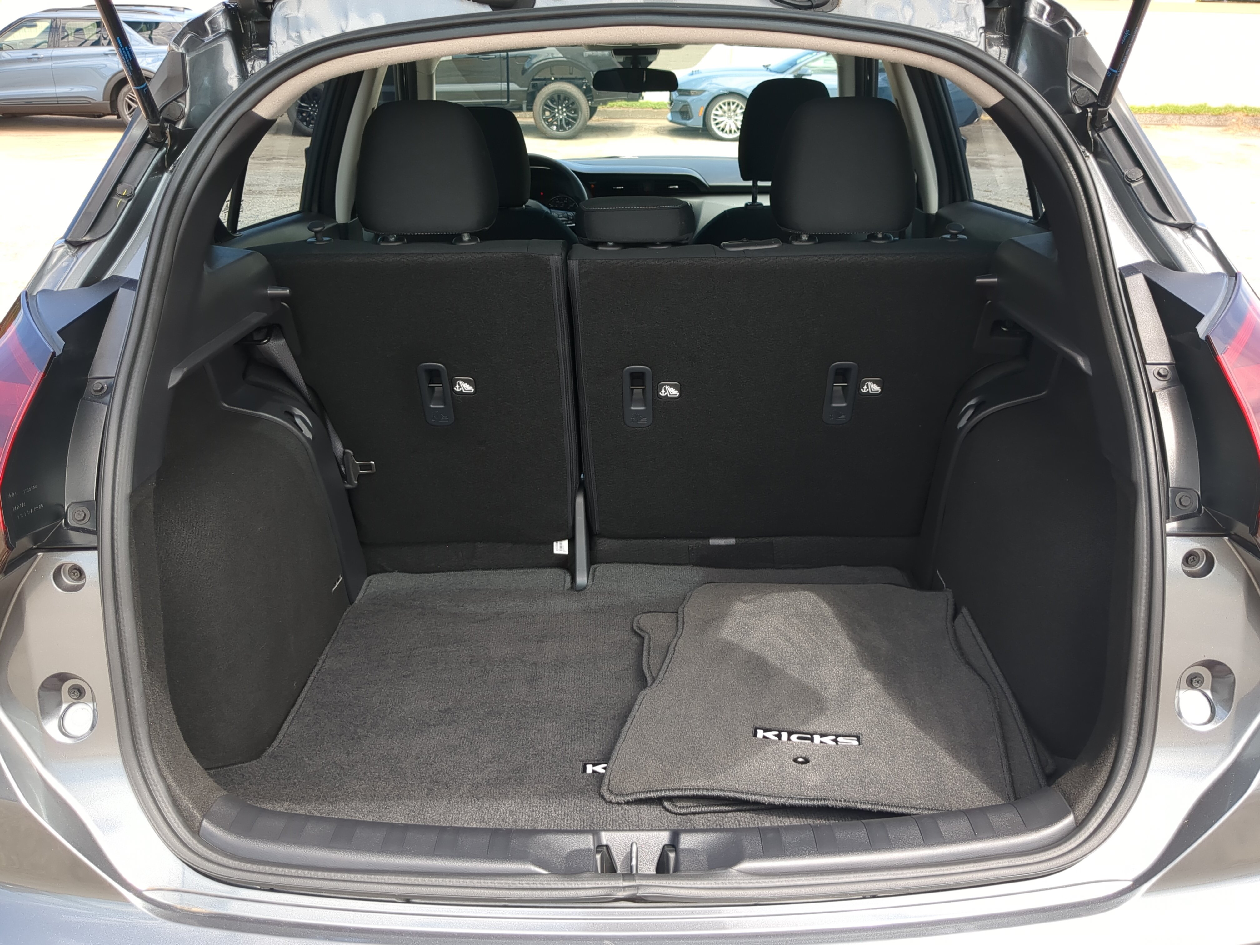 Used 2024 Nissan Kicks SV FWD image 11