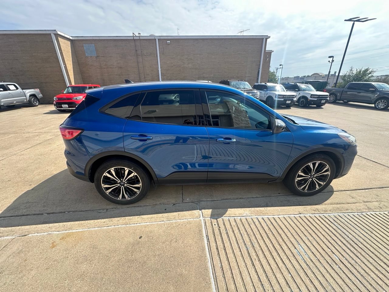 Certified 2022 Ford Escape SE w/ SE Sport Appearance Package FWD image 2