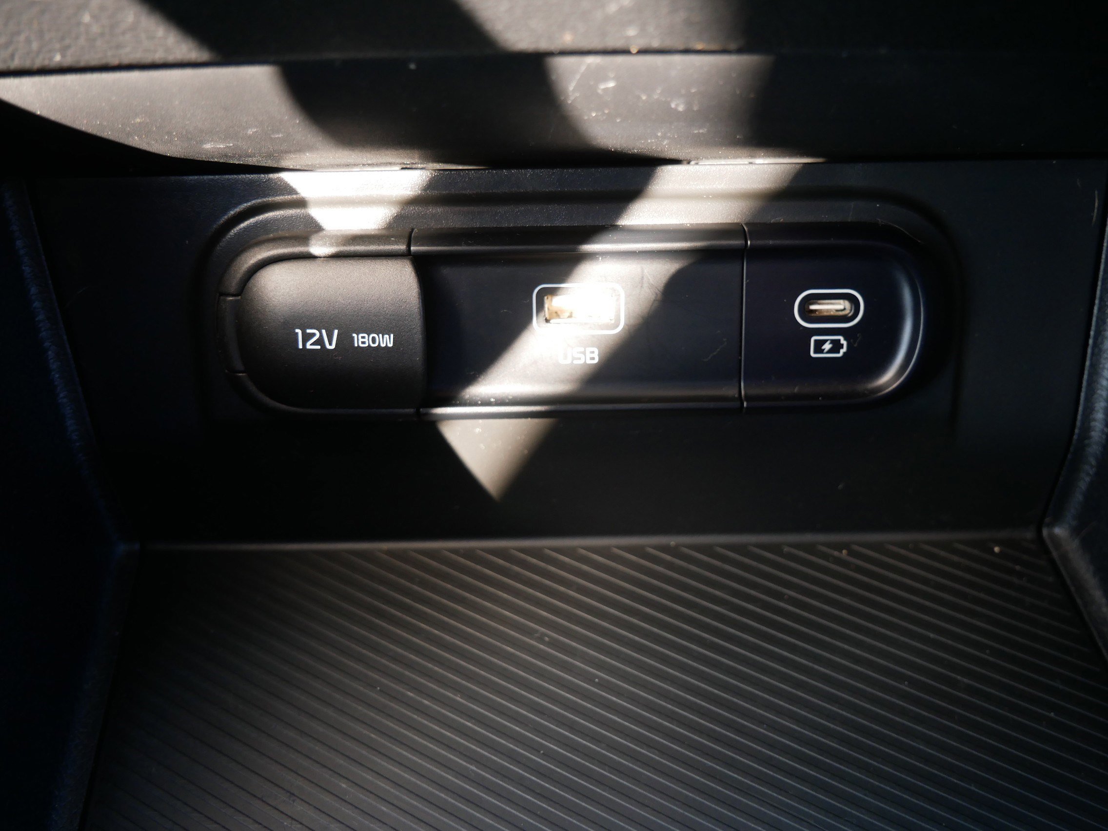 Used 2023 Kia Sportage LX image 29