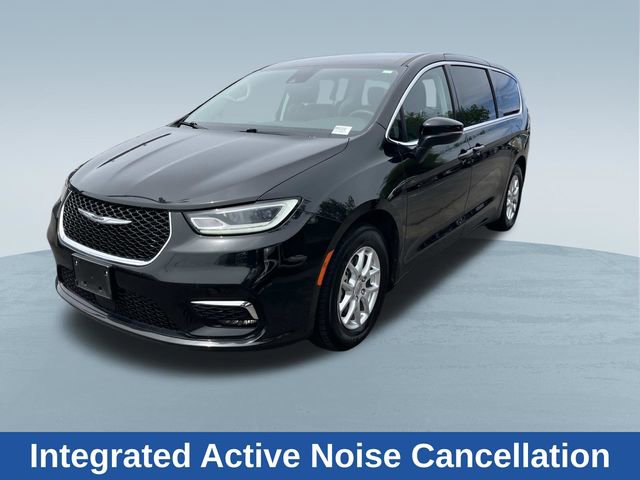 Used 2023 Chrysler Pacifica Touring-L FWD image 9