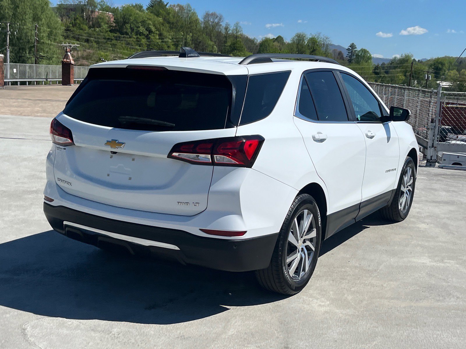 Used 2023 Chevrolet Equinox LT AWD/4WD image 3