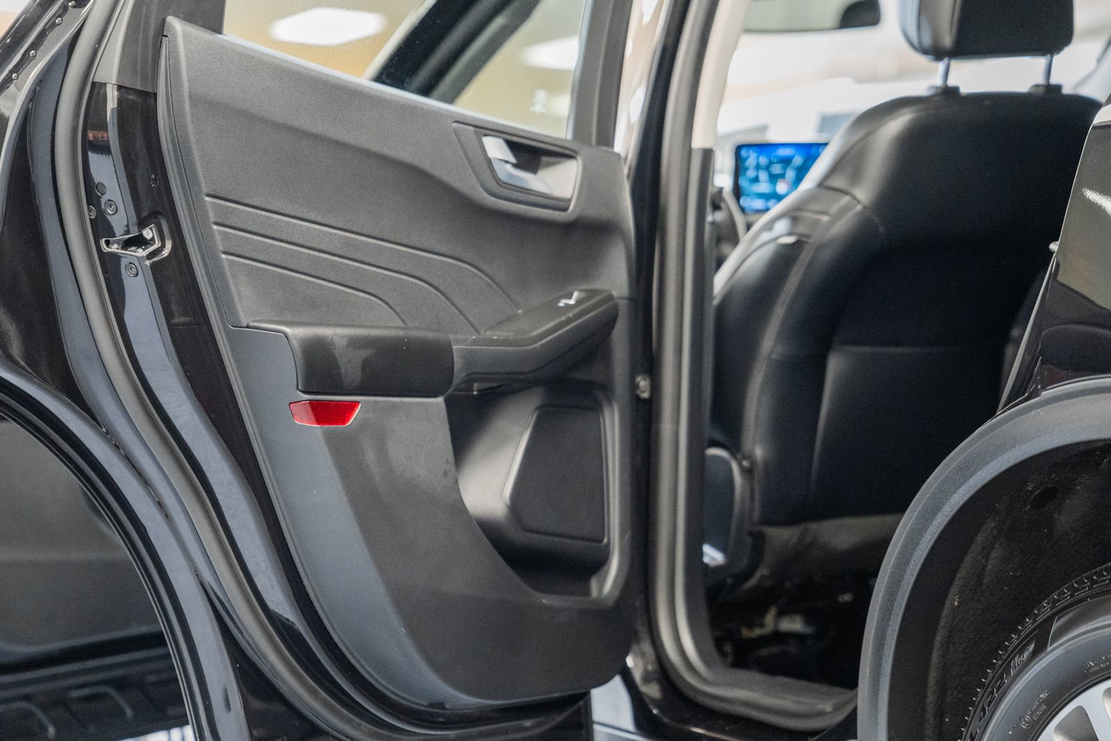 Certified 2022 Ford Escape Titanium image 40