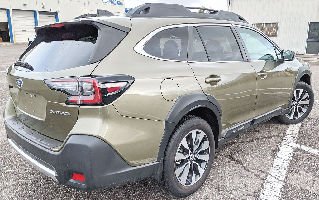 Used 2025 Subaru Outback Limited AWD/4WD image 3