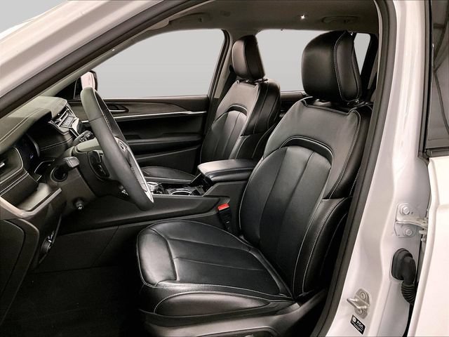 Used 2023 Jeep Grand Cherokee L Limited w/ Luxury Tech Group II AWD/4WD image 24