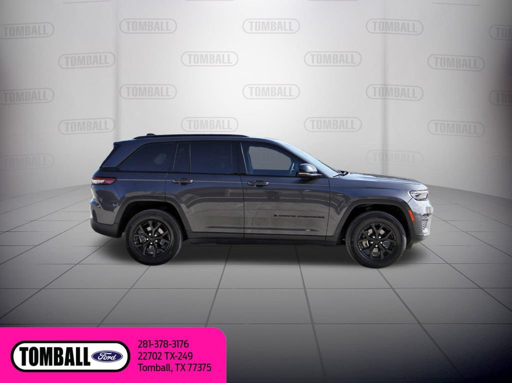 Used 2024 Jeep Grand Cherokee Altitude RWD image 9
