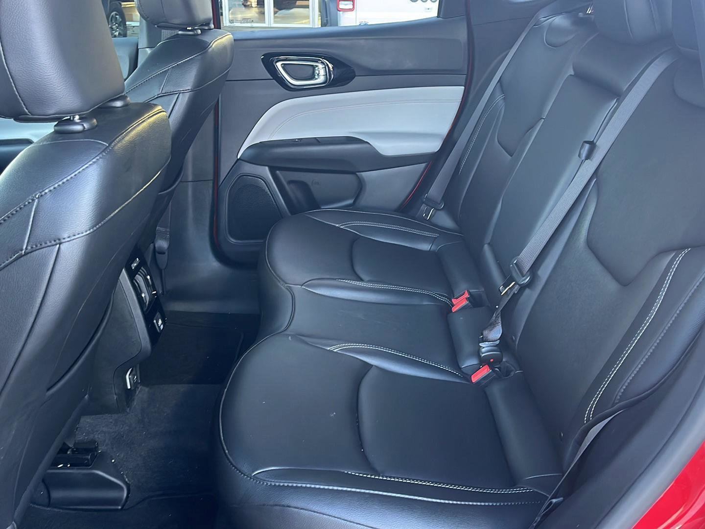 Used 2025 Jeep Compass Limited image 16