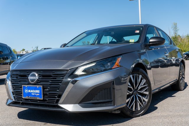 Used 2024 Nissan Altima 2.5 SV FWD image 1