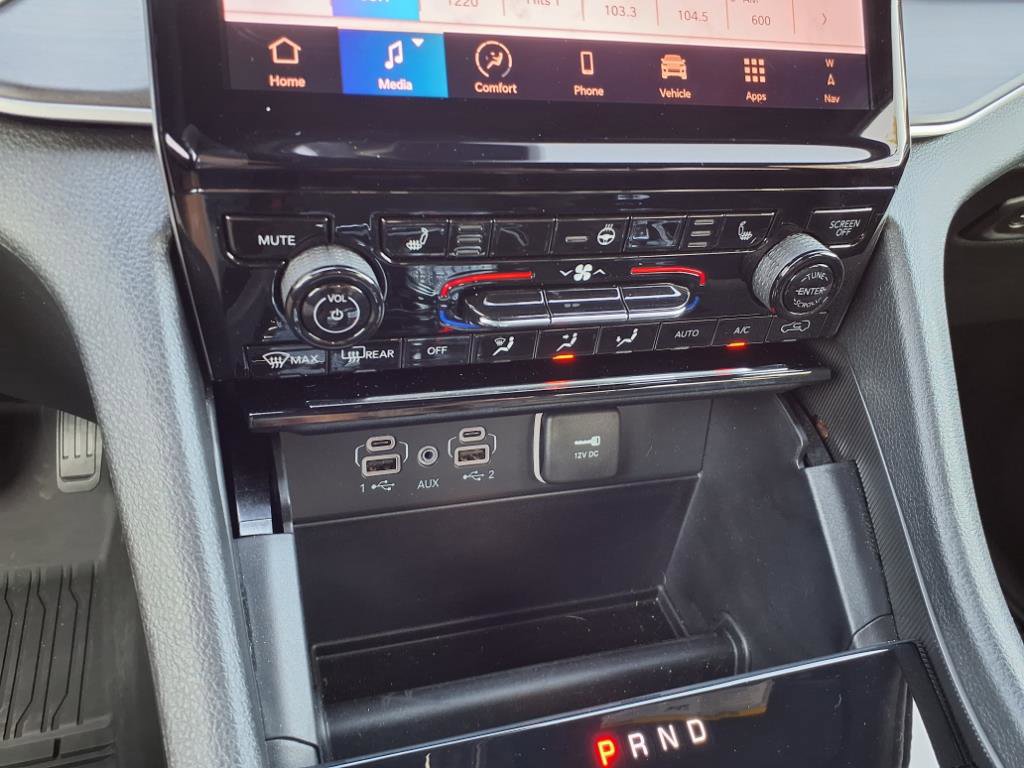 Used 2025 Jeep Grand Cherokee L Limited w/ Black Appearance Package image 21