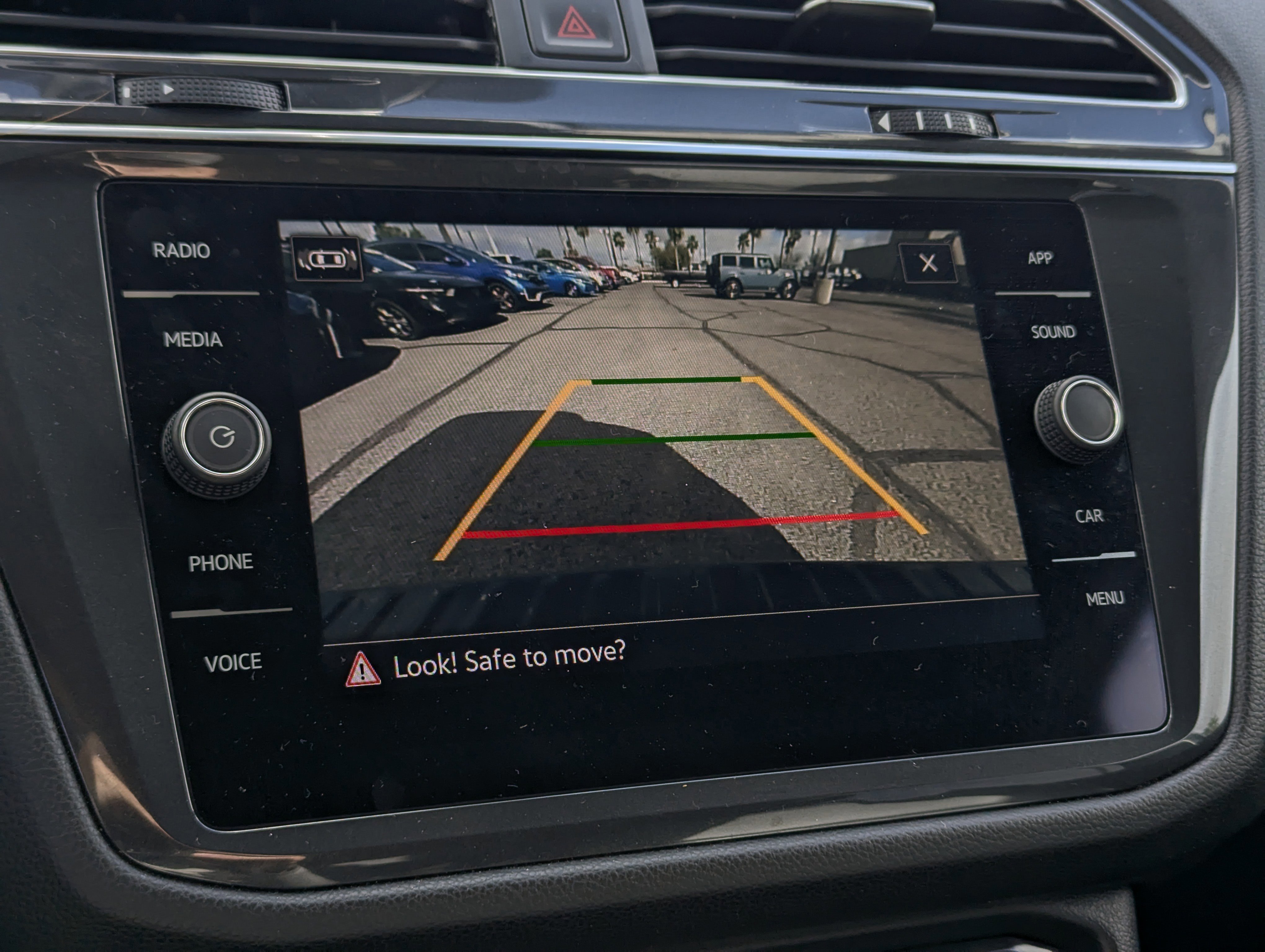 Used 2023 Volkswagen Tiguan SE image 12