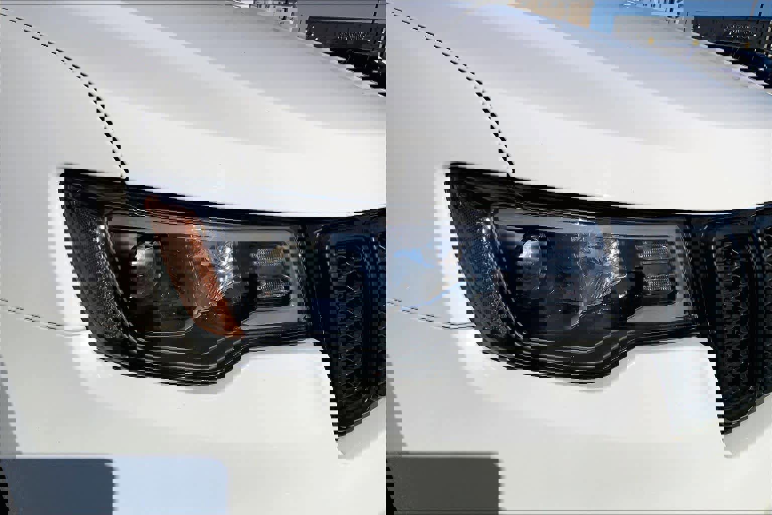 Used 2022 Jeep Grand Cherokee Laredo E w/ Security & Convenience Group image 24