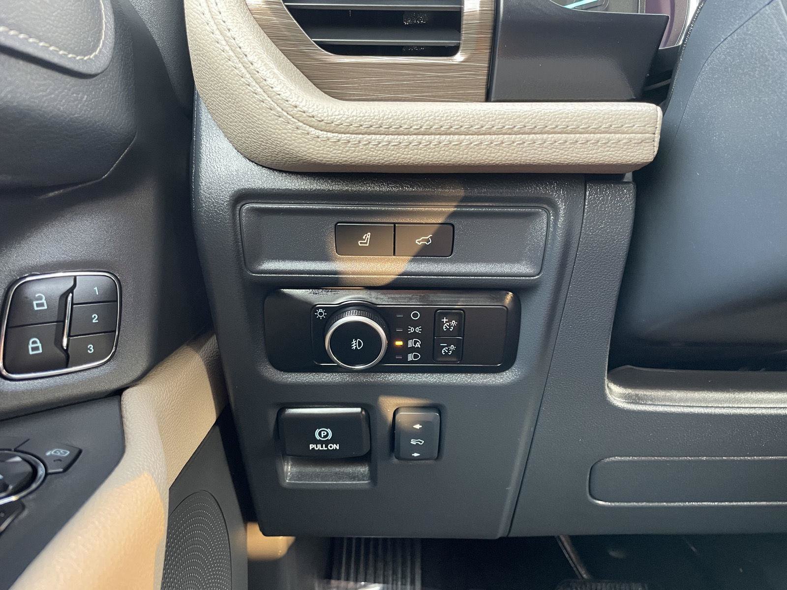 Certified 2024 Ford Expedition Limited AWD/4WD image 15