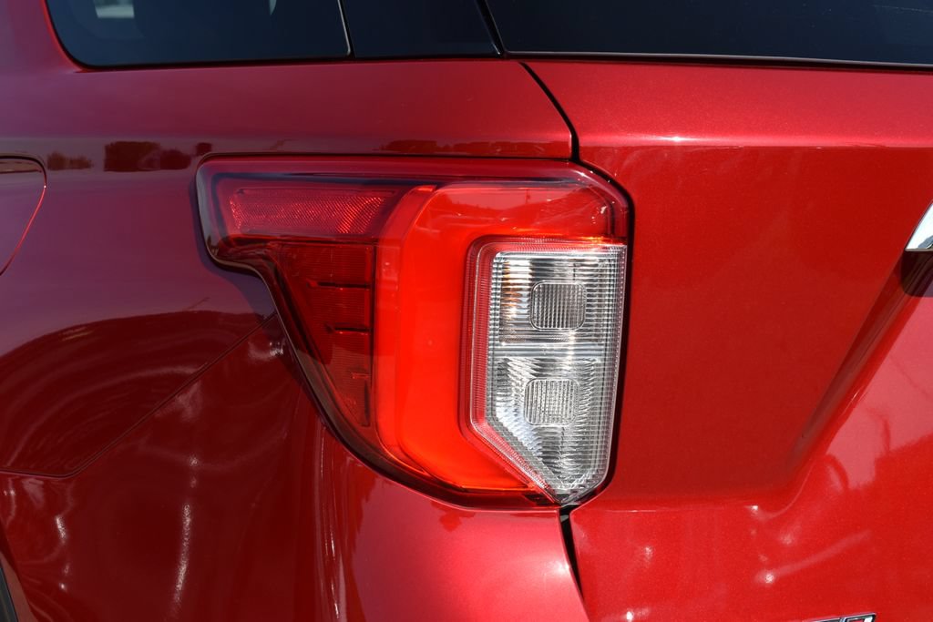 Certified 2024 Ford Explorer Limited w/ Equipment Group 301A AWD/4WD image 10